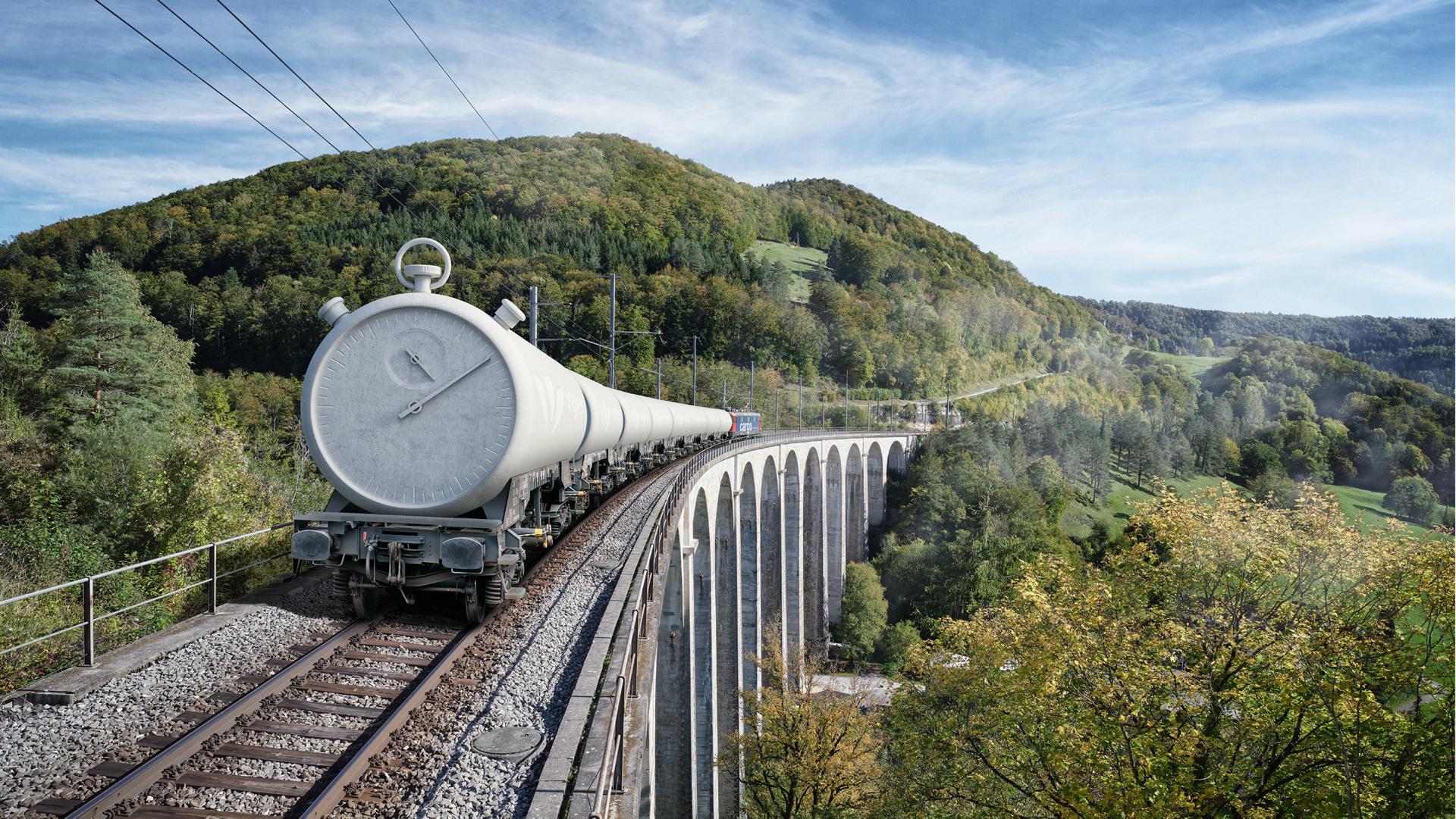Vigier Ciment Keyvisual: Eine riesige Beton-Stoppuhr auf einem Zug, der über eine Brücke fährt.